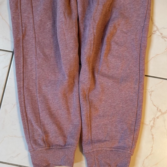 Like new Lululemon scuba joggers - Picture 4 of 4